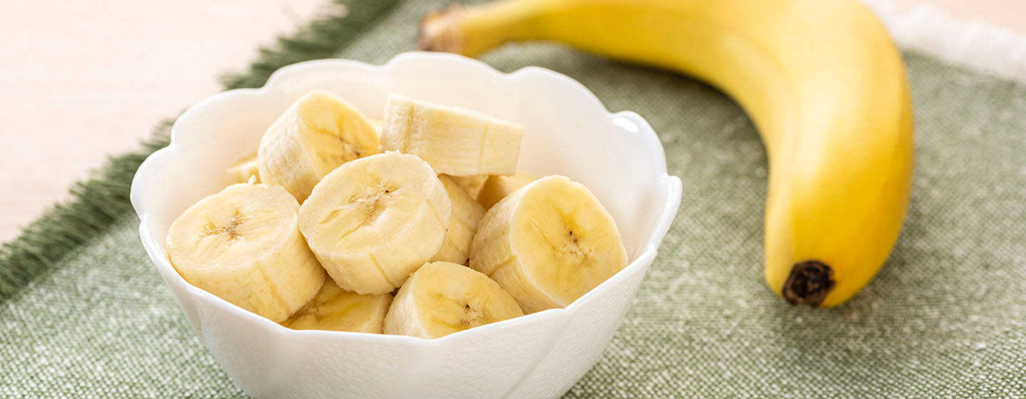 Cut bananas in the plate