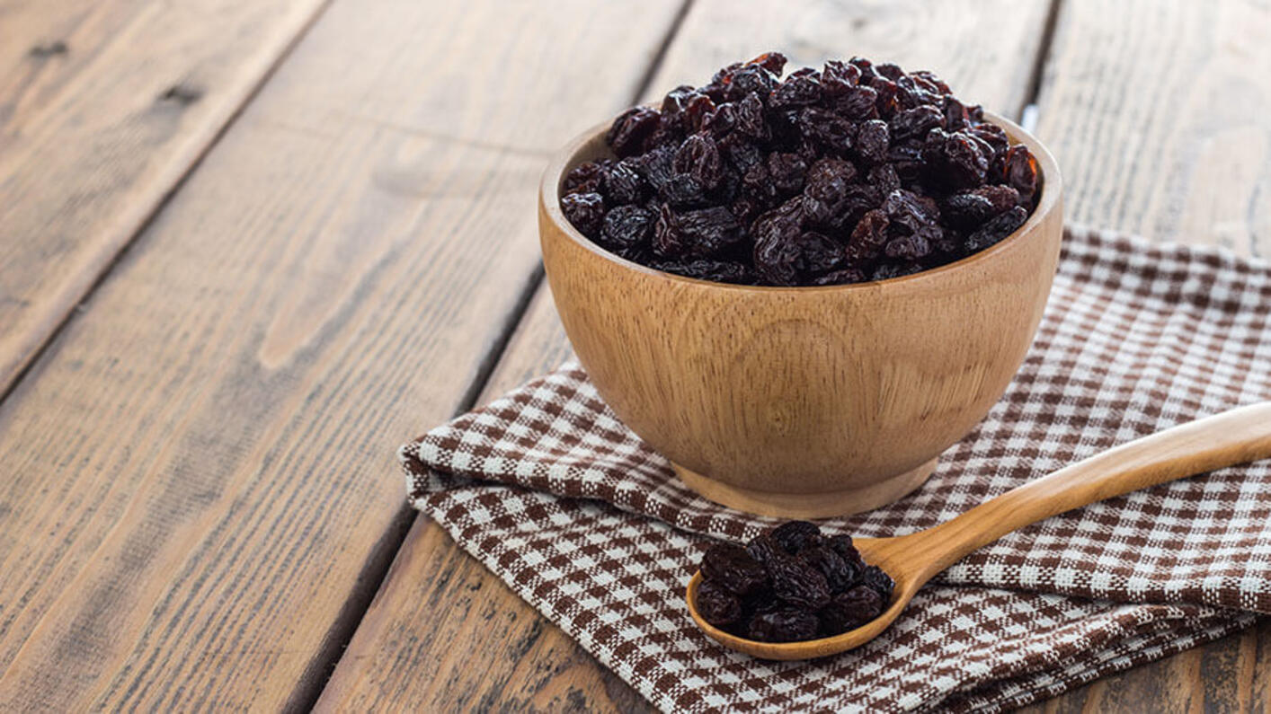 Raisins in the bowl